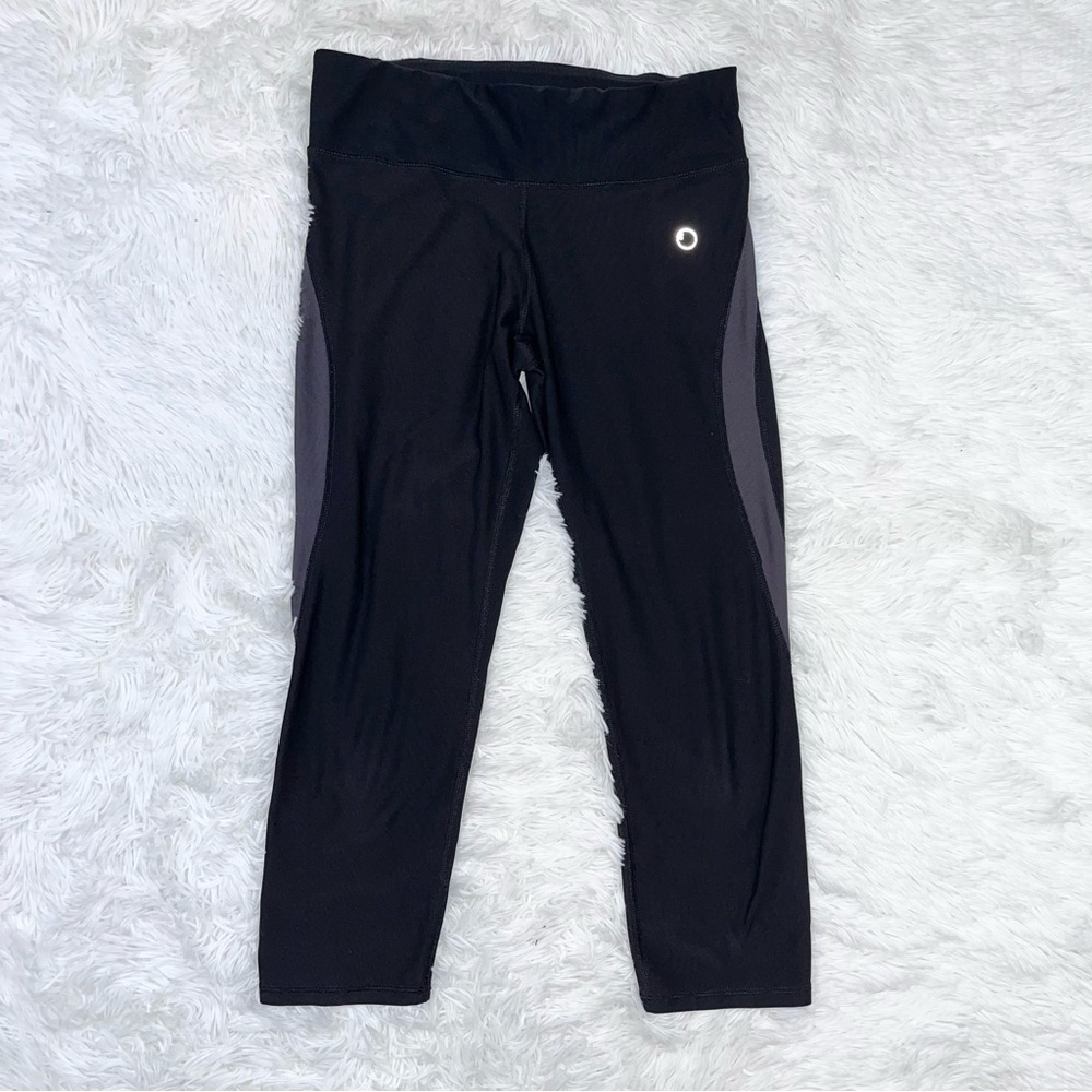 ALICIS Black Gray Striped Cropped Leggings Small